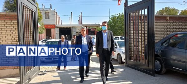 روشن شدن چراغ مدرسه قلم ۱۲ زاغه در ارتباط زنده با رئیس‌جمهور