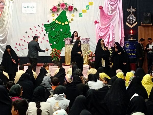 تجلیل از مادران شهید روستا در آیین روز مادر حسینیه علی اکبری فدافن 