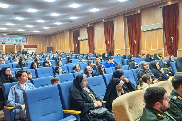 آیین تجلیل از برگزیدگان مسابقات قرآن و عترت بسیج قرچک