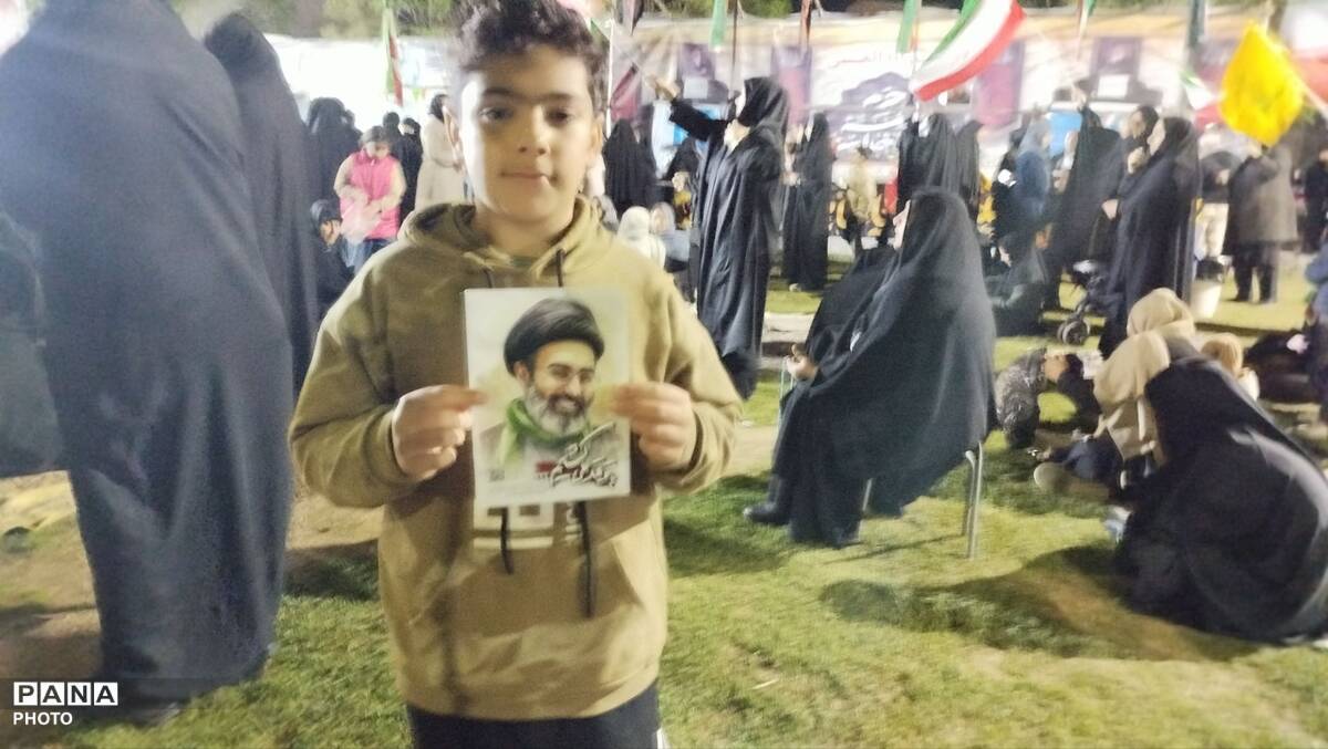 گردهمایی کودکان در پارک چهارباغ خرم‌آباد با شعارهای وحدت و آینده‌سازی
