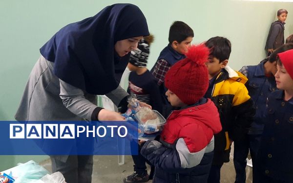 برپایی جشن آب در دبستان سرافراز ناحیه۷ مشهد 