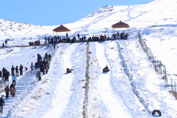 نشاط زمستانی در پیست «سخوید» یزد