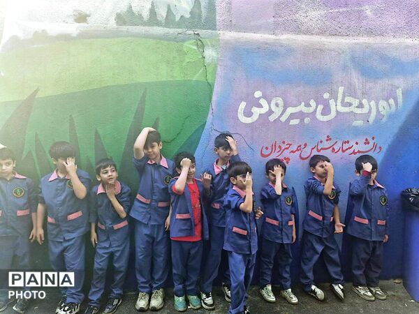 آموزش احکام دینی به دانش آموزان در دبستان معراج منطقه ۱۰