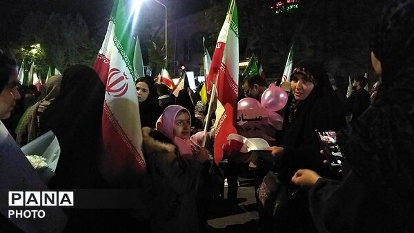 دختران نیشابوری در صف اول تجمعات-۱