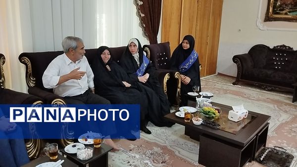 دیدار اعضای انجمن اسلامی هنرستان بصیرت آشخانه با همسر جانباز رسایی پور