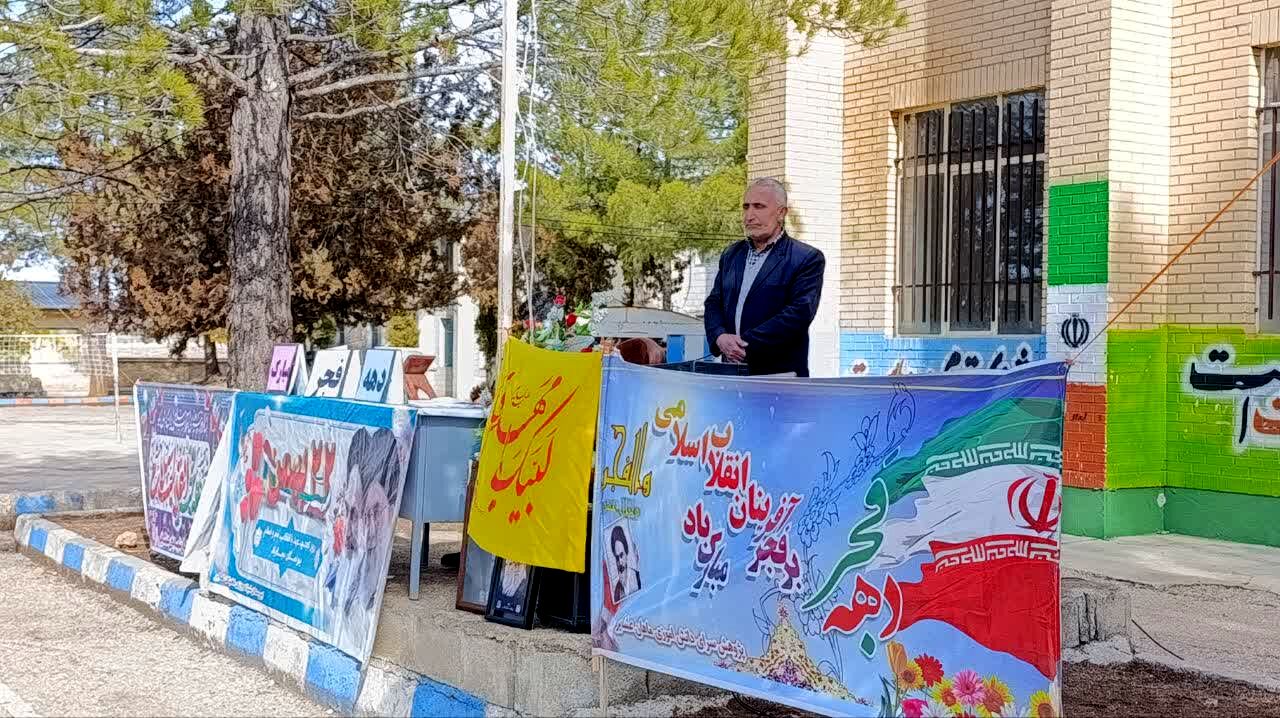جشن انقلاب در مدرسه نخبگان عشایر 