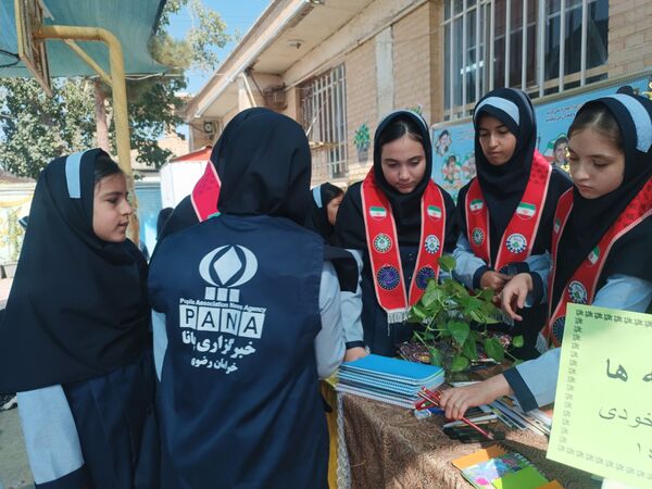 جشن عاطفه ها در دبستان ناهید نخودی