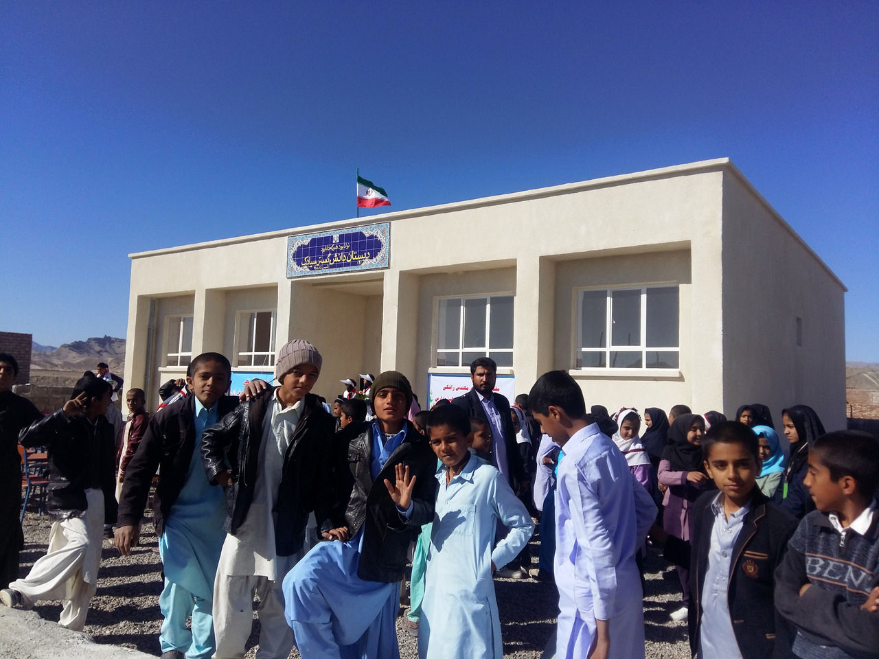 هوشمندسازی ۱۰۰کلاس درس توسط بنیاد قلم‌چی