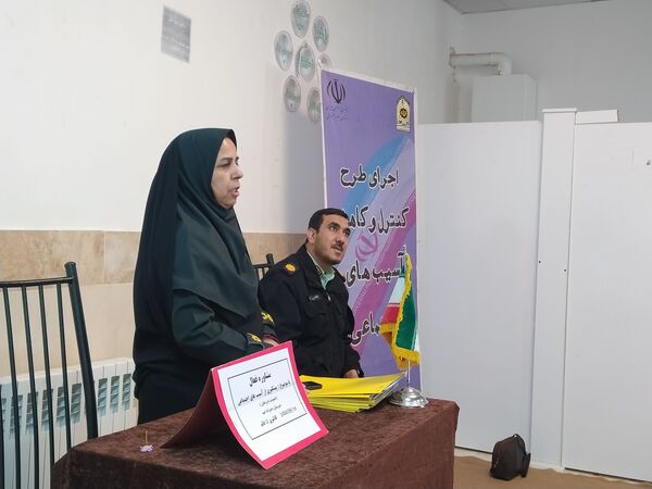 کارگاه آشنایی با فضای مجازی در دبیرستان دخترانه امید 