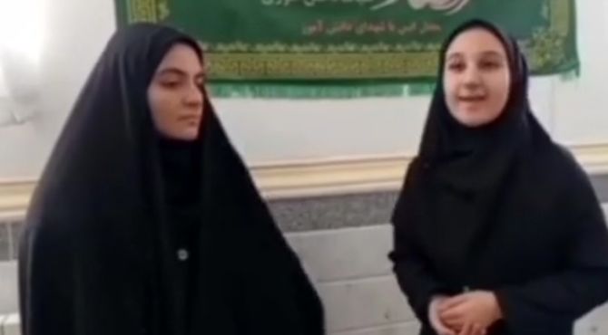 اجرای مناظره دانش‌آموزی در دبیرستان حضرت خدیجه(س) شهر جعفریه قم