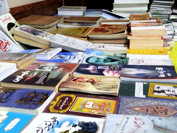 گشایش نمایشگاه کتاب در فرهنگسرای فاروج 