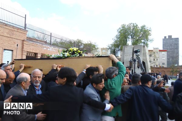 مراسم تشییع پیکر معلم و شاعر نامدار «باریشماز»