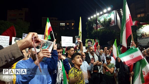 شبی دیگر از همبستگی مردم و تجدید بیعت با رهبری در بروجرد
