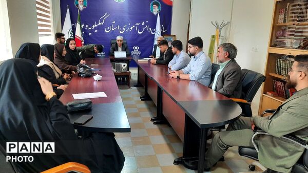 جلسه پیگیری و بررسی فعالیت های سازمان دانش آموزی با محوریت قرارگاه (نوجوان مبارز)
