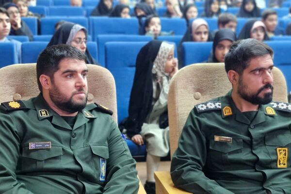 آیین تجلیل از برگزیدگان مسابقات قرآن و عترت بسیج قرچک