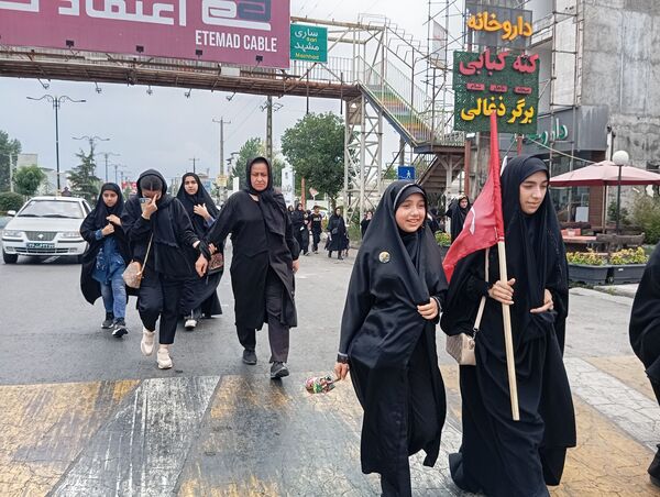 پیاده‌روی جاماندگان اربعین حسینی در نور 