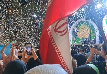 میدان انقلاب تهران، غرق در نور و سرور میلاد پیامبر اکرم (ص) و امام صادق (ع) 