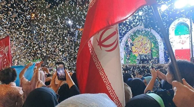 میدان انقلاب تهران، غرق در نور و سرور میلاد پیامبر اکرم (ص) و امام صادق (ع) 