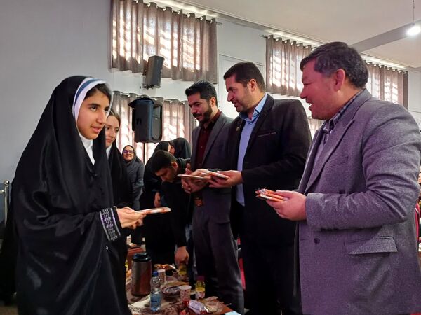 تجلیل از برگزیدگان 2 جشنواره پرورشی در شهرستان زرقان 