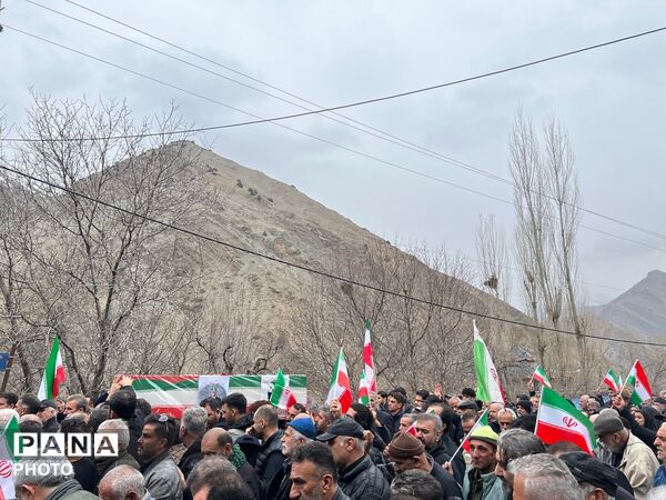 تشییع پیکر شهید دانشمند محمدرضا کیا بر دستان مردم کرج 