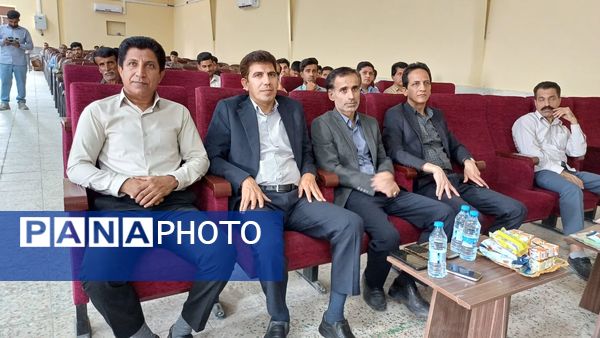 درخشش دانش‌آموزان نخبه قلعه‌گنج در جشن تقدیر کانون قلم‌چی