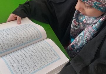 جزخوانی و تفسیر قرآن در دبستان پیروزی شهرکرد