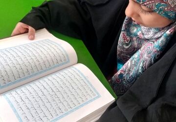 جزخوانی و تفسیر قرآن در دبستان پیروزی شهرکرد