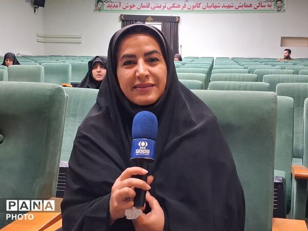 مسابقات نمایش خوانی و تئاتر خیابانی دختران در شهرستان کاشمر 