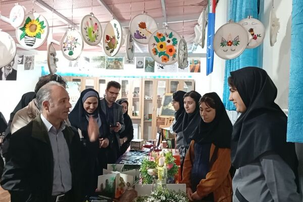 بازارچه خلاقیت؛ جشن خوداتکایی دختران خدیجه‌الکبری در قالب دست‌سازه‌ها و طعم‌ها