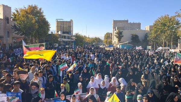روز ۱۳ آبان: درخششی دیگر در تاریخ شهرستان سلسله با راهپیمایی دانش‌آموزان و مردم