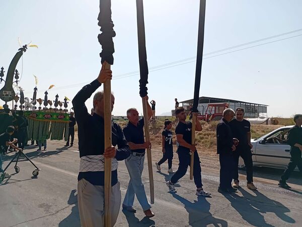 مراسم سینه زنی و علم گردانی در خلیل آباد