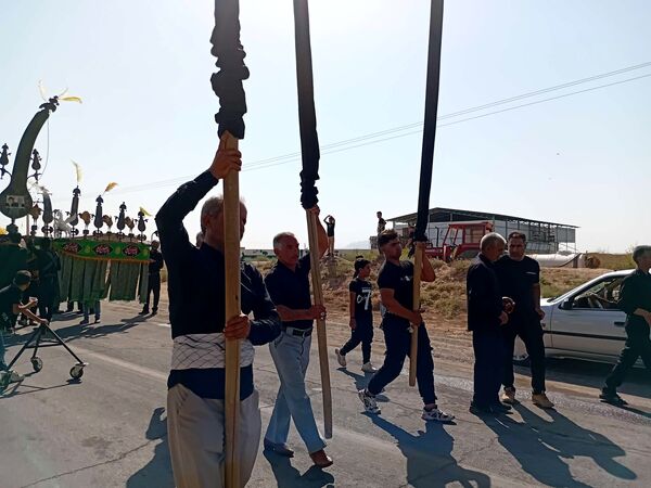 مراسم سینه زنی و علم گردانی در خلیل آباد