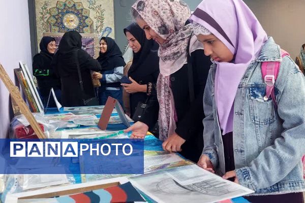 مراسم تجلیل از برگزیدگان جشنواره های فرهنگی هنری کانون‌ فرهنگی وتربیتی حضرت زینب (س) ناحیه۳ شیراز 