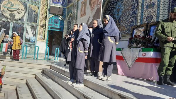 نخستین روز از دهه مبارک فجر با برگزاری برنامه‌های فرهنگی و مذهبی متنوع در شهرستان اسفراین