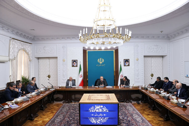 رویکرد دولت سهیم کردن صنعتگران و تولیدکنندگان در تصمیم‌گیری‌ها است