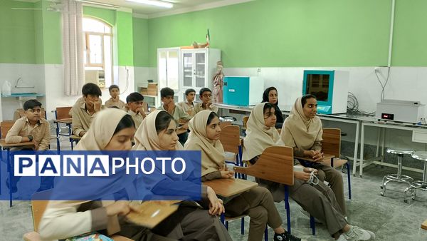 پژوهش‌سرای رازی، میزبان گرامیداشت هفته آزمایشگاه در بستک 