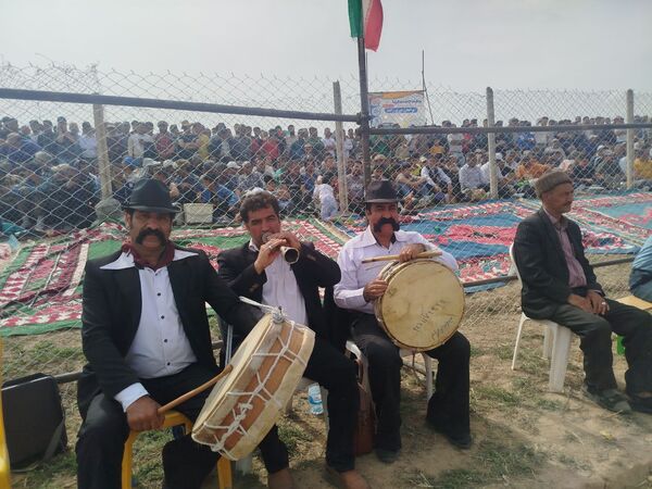 رقابت پهلوانان کشتی با چوخه در گود امام مرشد فاروج - میراثی ۴۰۰ ساله