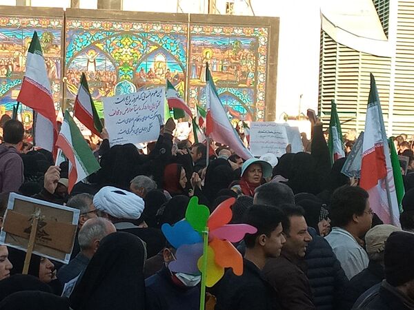 خیرش عظیم ملت یکپارچه ایران علیه عناصر تخریبگر و تروریست مسلح در مشهد مقدس