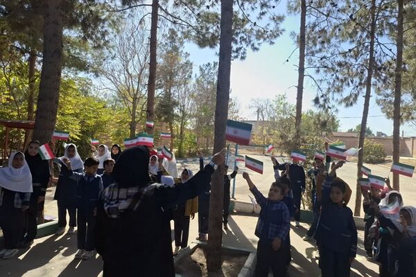 گرامیداشت روز دانش آموز در مدارس دخترانه پیشوا؛ شکوفایی مهر و علم در باران، کوثر، دیانت و مهردخت