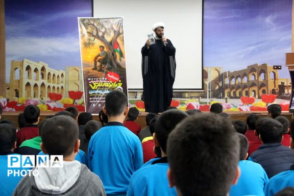 محفل نویسنده کتاب «فرمانده سری» در یزد