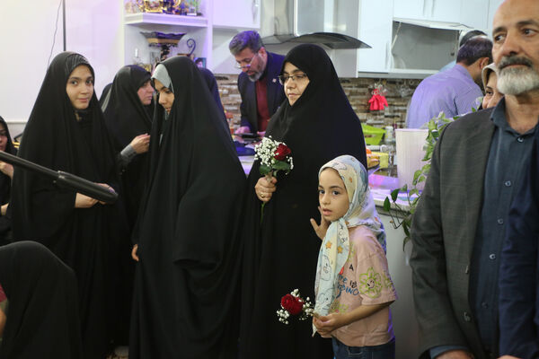 رونمایی از کتاب «بابای قهرمان من» با حضور فرزندان شهدای مدافع حرم