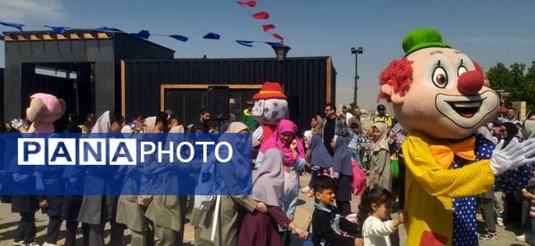 برگزاری جشن فرفره‌ها به مناسبت روز زمین پاک در شهرستان فردیس 