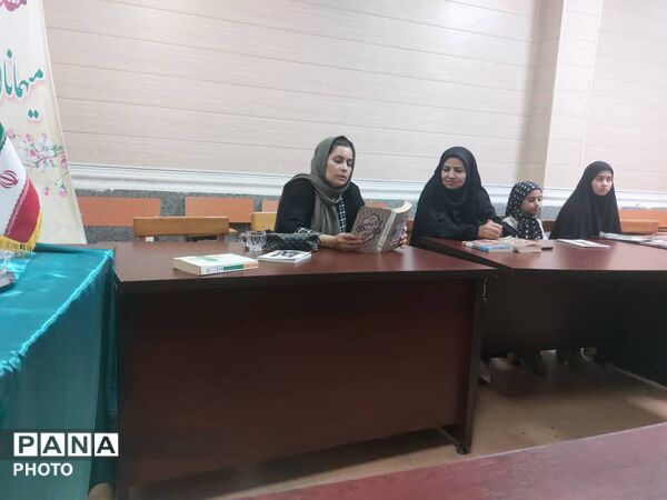 برگزاری نشست «خانواده کتاب‌خوان» در کتابخانه الزهرا(س) حاجی‌آباد