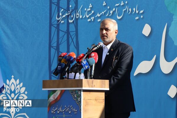 «مهر کریمانه» با حضور وزیر آموزش و پرورش در دبستان پروین اعتصامی بهارستان‌دو