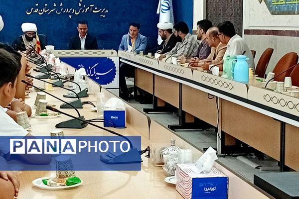 تجلیل از فرهنگیان و دانش آموزان فعال حوزه  نماز در شهرستان قدس