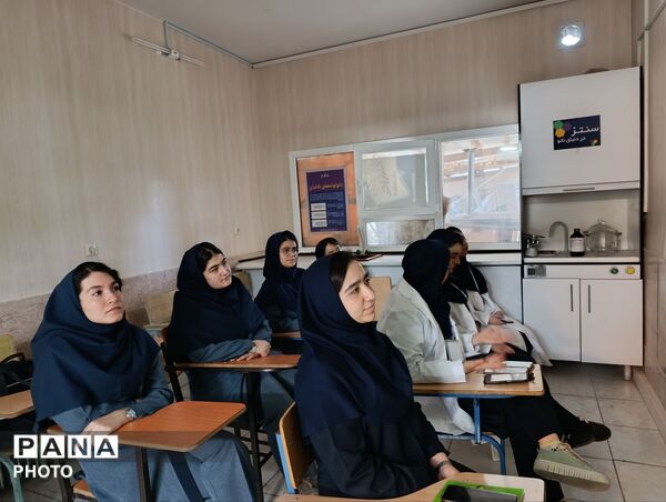 تقدیر از برترین‌های نانوفناوری دبیرستان اهل‌البیت (ع) ناحیه 4 کرج  در پژوهش‌سرای ملاصدرا