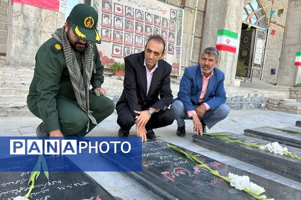 غبارروبی مزار شهدا در امام زاده حسن(ع) نسیم‌شهر