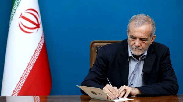 یک پژوهشگر: پزشکیان به هدف خود در قبال افکار عمومی آمریکا رسید