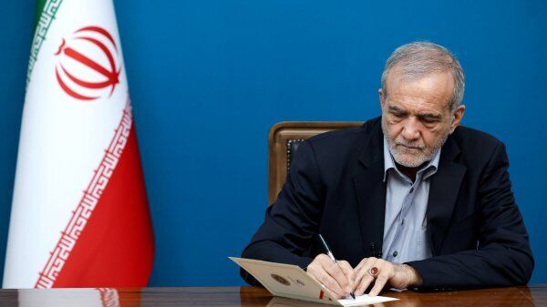 یک پژوهشگر: پزشکیان به هدف خود در قبال افکار عمومی آمریکا رسید