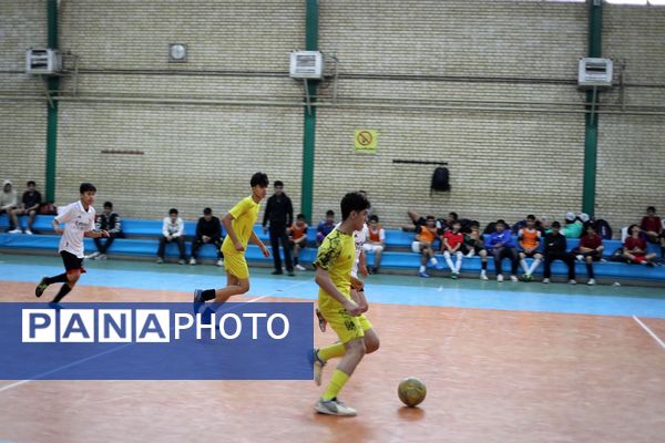 مسابقات قهرمانی فوتسال در منطقه کهریزک 